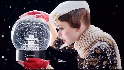 cancion anuncio chanel 2019|ANÚNCIO TV Chanel Nº5 Navidad 2019 .